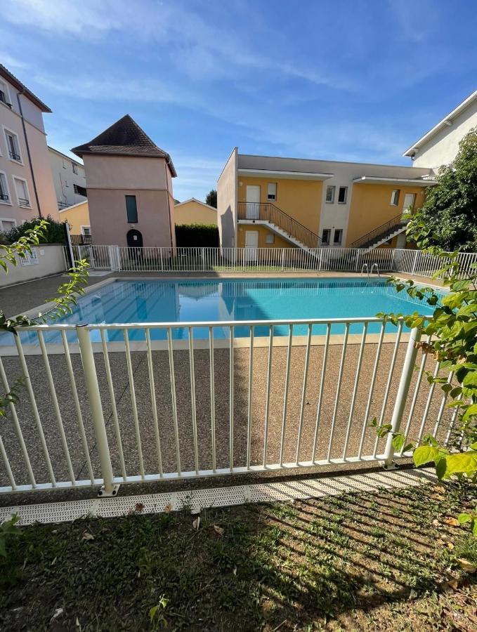 Avec Place De Parking Et Piscine Appartamento